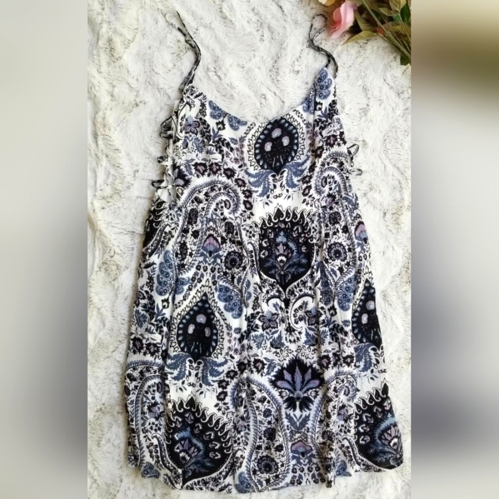 Lucca Couture Rib Cage Slit Side Blue White Floral Boho Flow Mini Dress Med